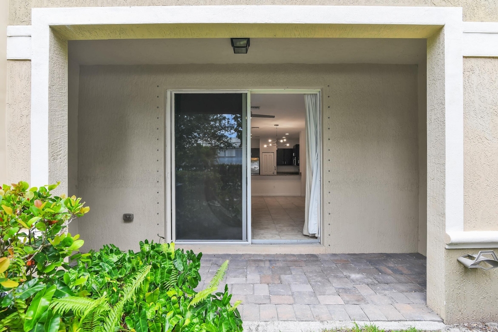 358 Se 1st Way - Photo 14
