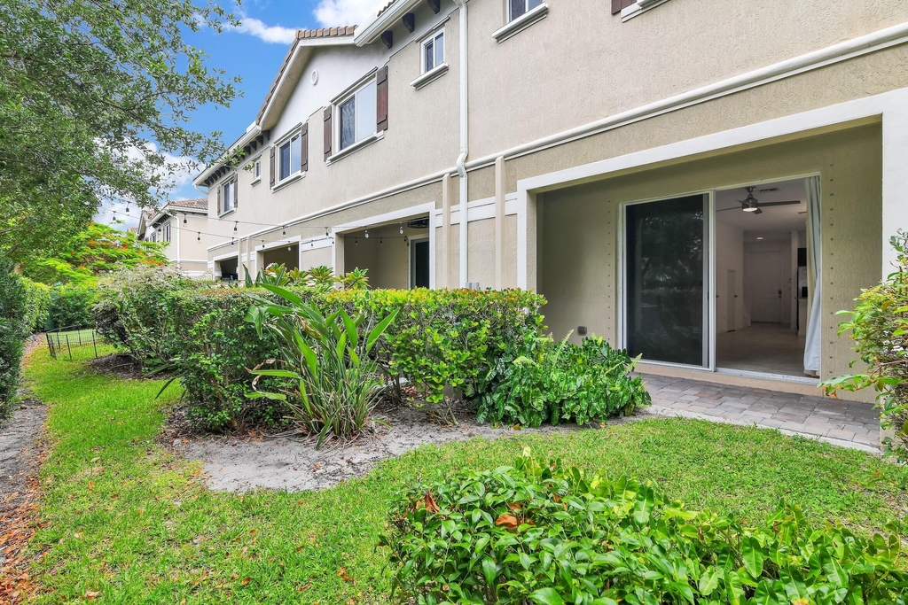 358 Se 1st Way - Photo 13