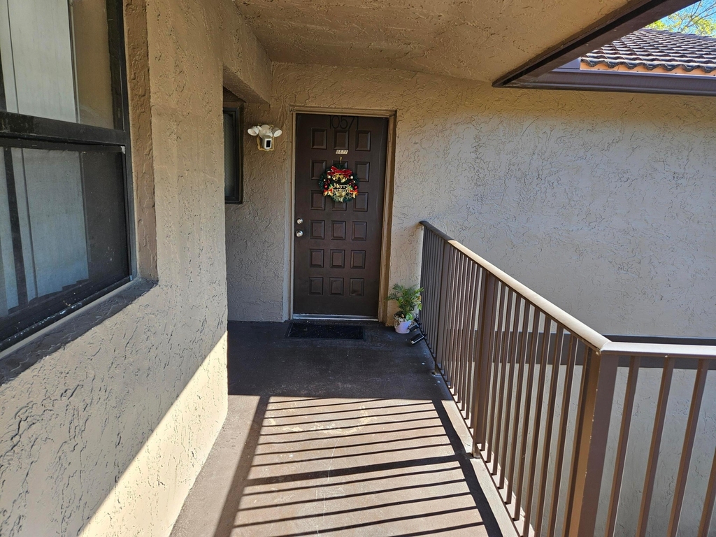 10571 Royal Palm Boulevard - Photo 2