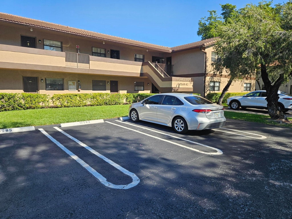 10571 Royal Palm Boulevard - Photo 0