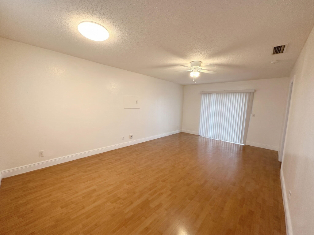 10571 Royal Palm Boulevard - Photo 10