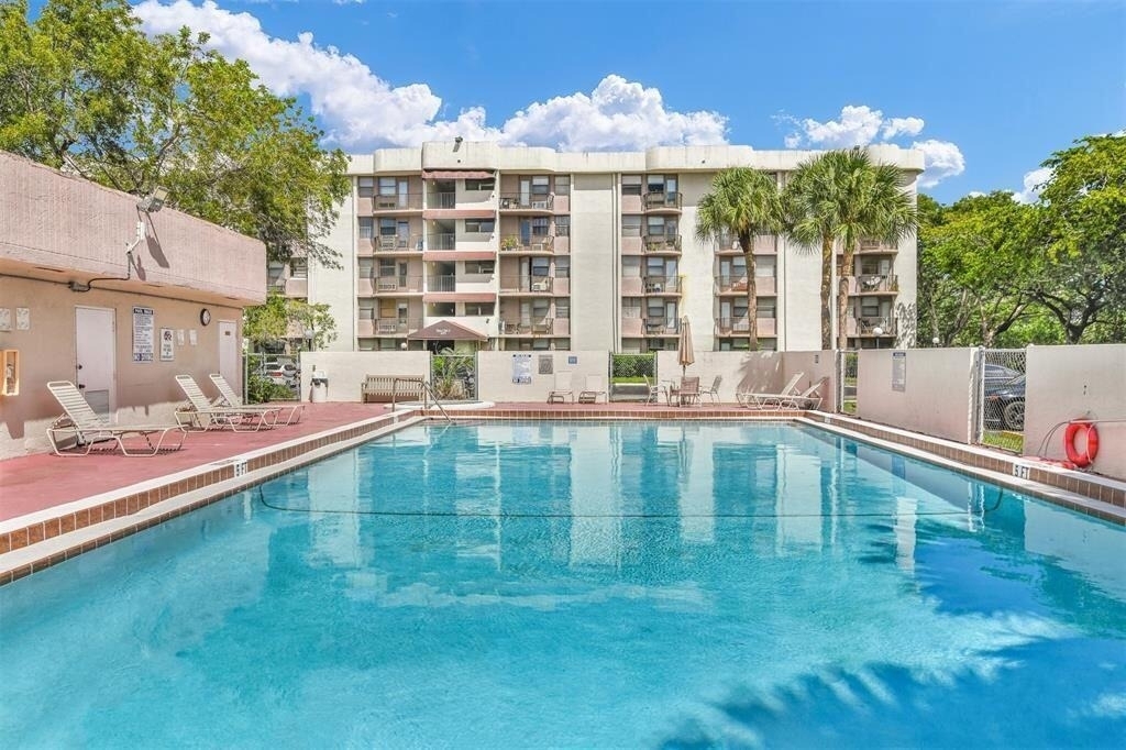 2501 Riverside Drive - Photo 4