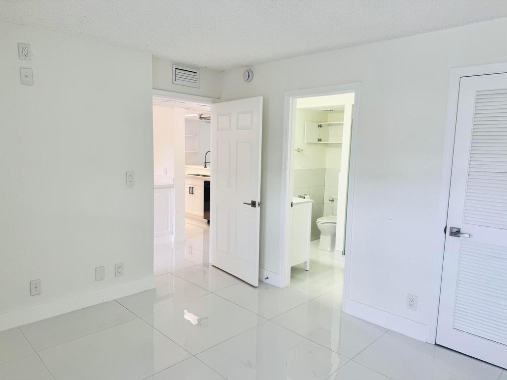 9 Royal Palm Way - Photo 15