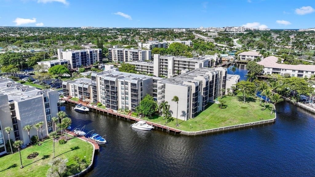 9 Royal Palm Way - Photo 1