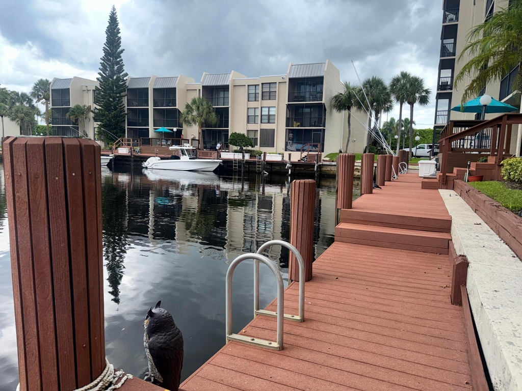 9 Royal Palm Way - Photo 21