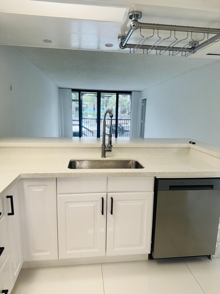 9 Royal Palm Way - Photo 4