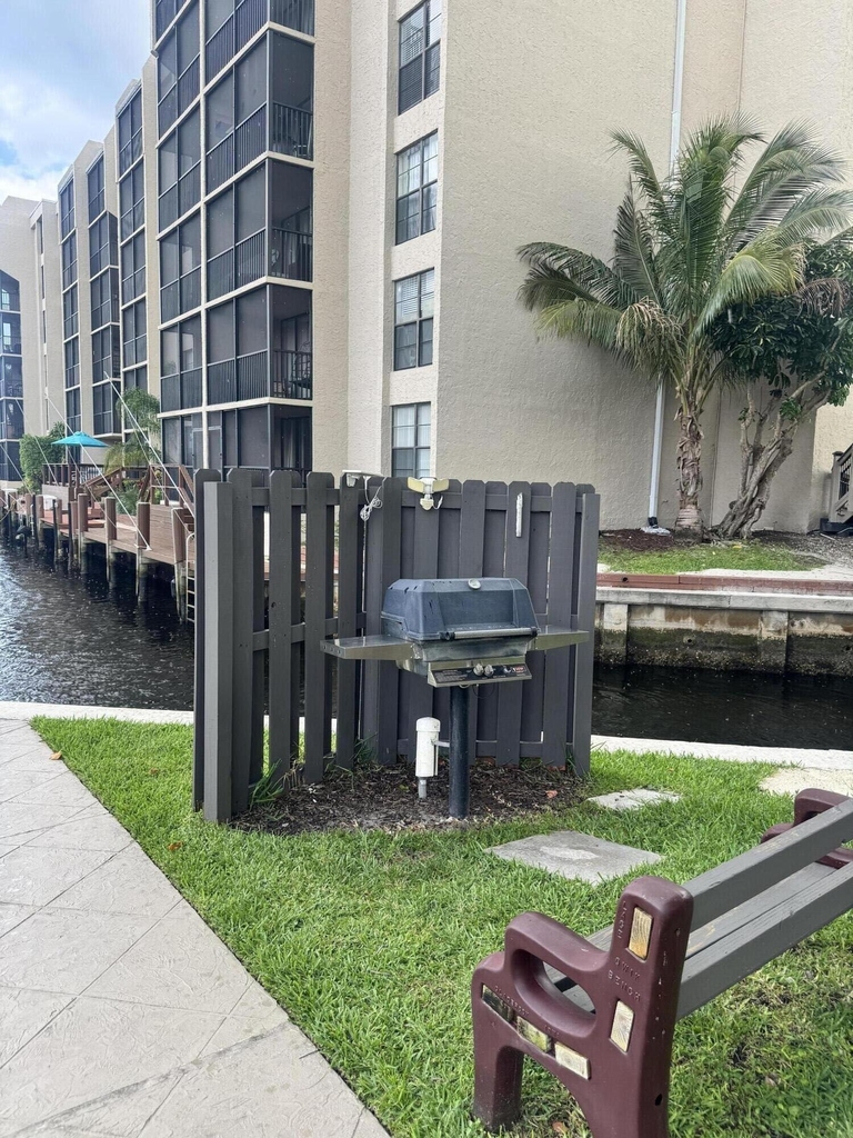 9 Royal Palm Way - Photo 23