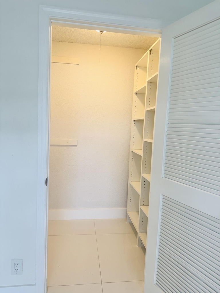 9 Royal Palm Way - Photo 18