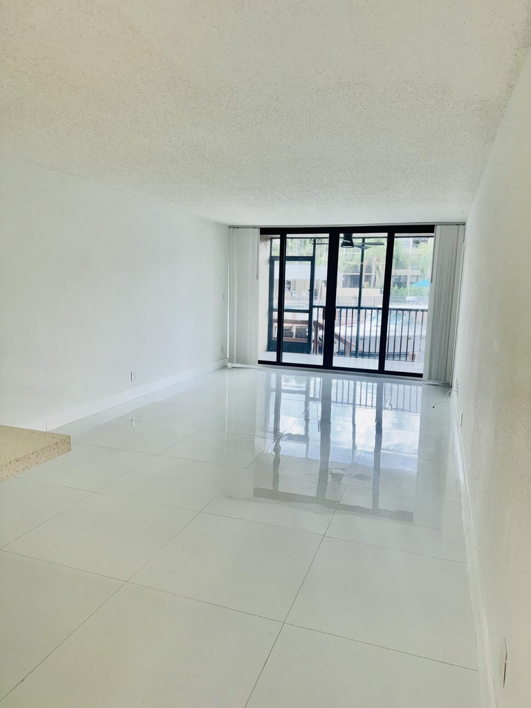 9 Royal Palm Way - Photo 8