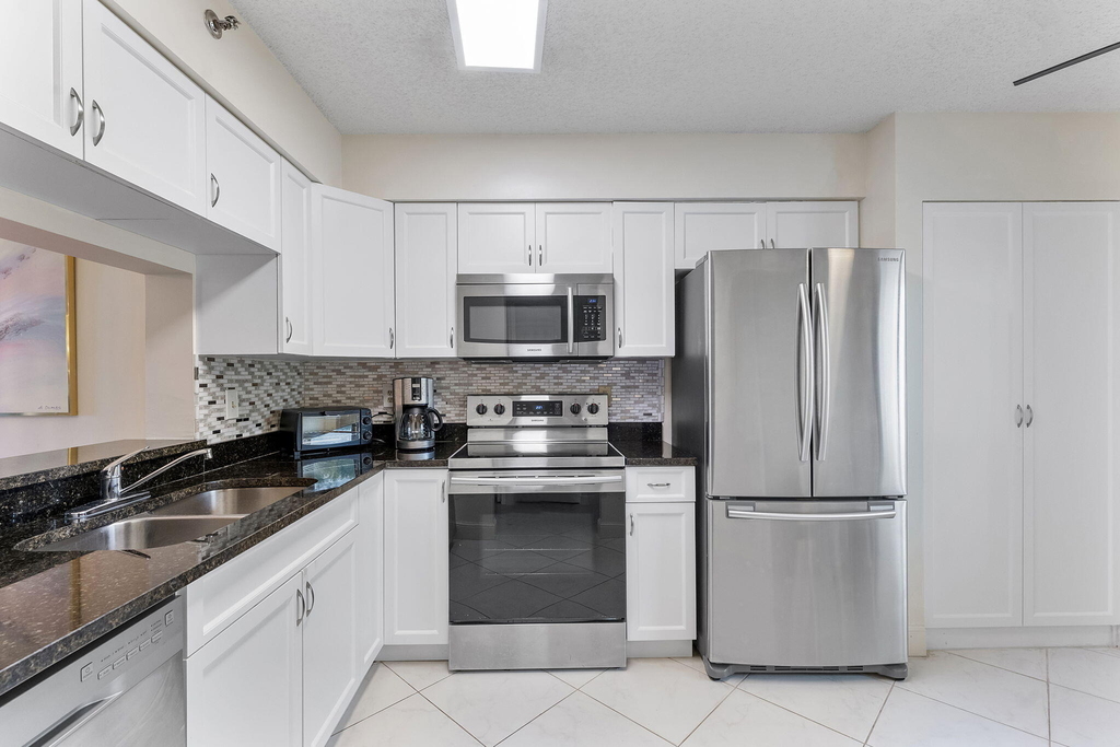 7260 Kinghurst Drive - Photo 5