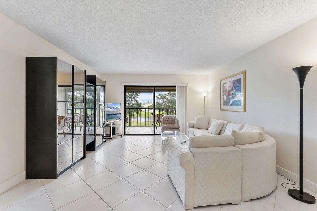 7260 Kinghurst Drive - Photo 10