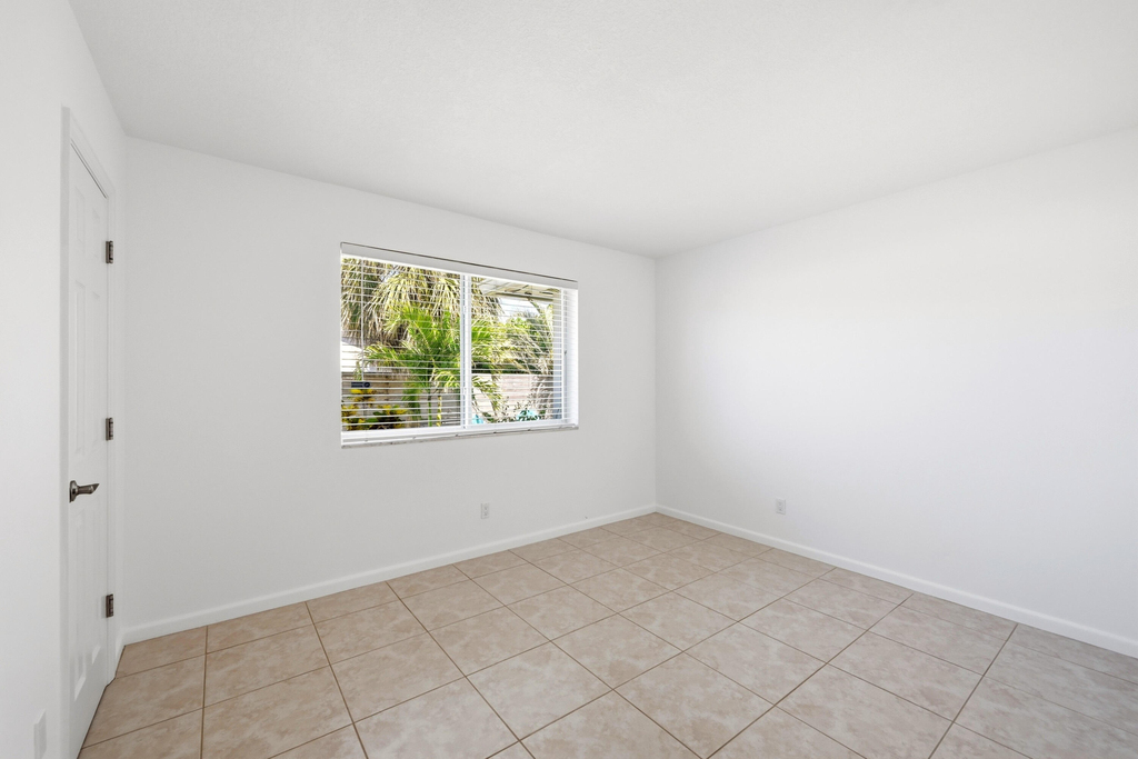4454 W Tradewinds Avenue W - Photo 17