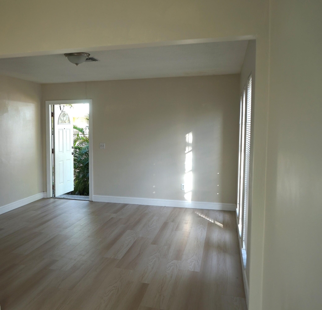 1957 Liberty Street - Photo 4