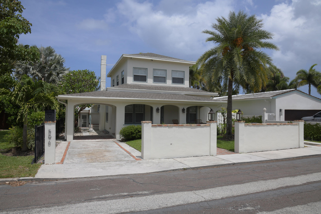 506 N Lakeside Drive - Photo 0
