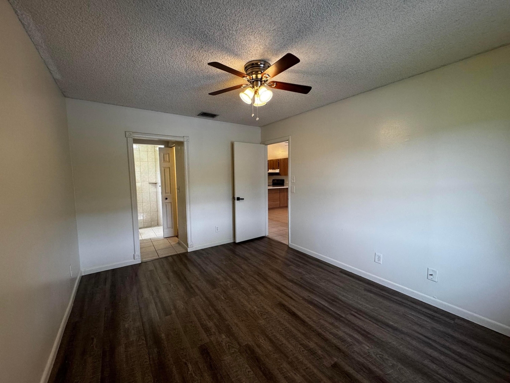 3831 Sw 69th Avenue - Photo 13