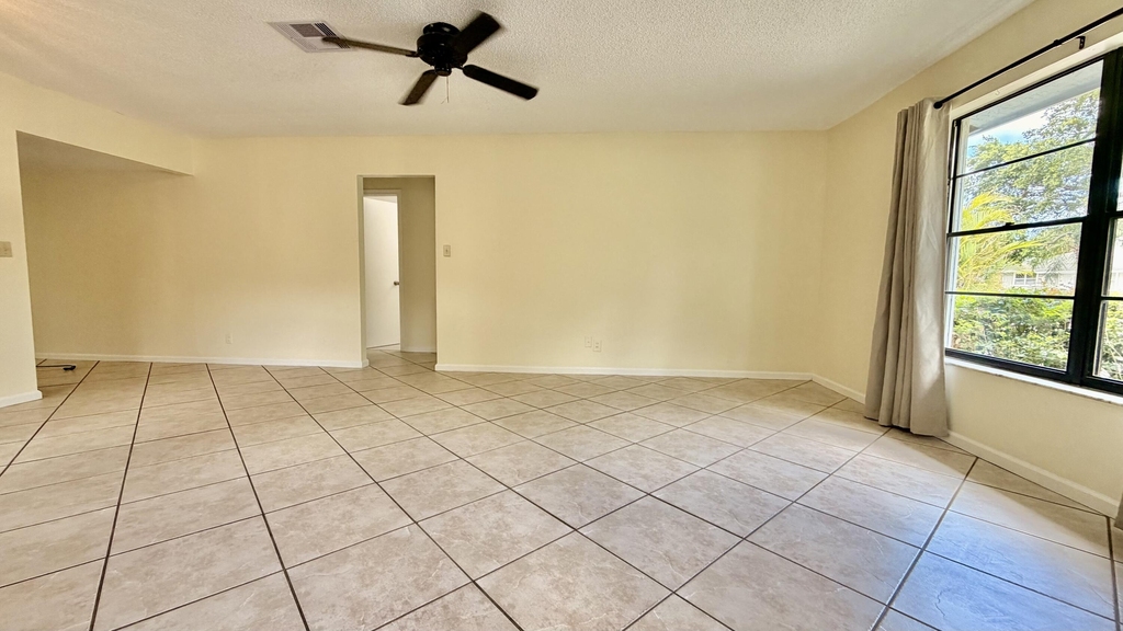 9121 E Highland Pines Drive - Photo 13