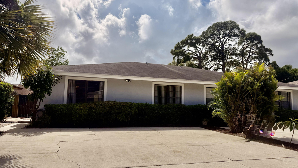 9121 E Highland Pines Drive - Photo 0