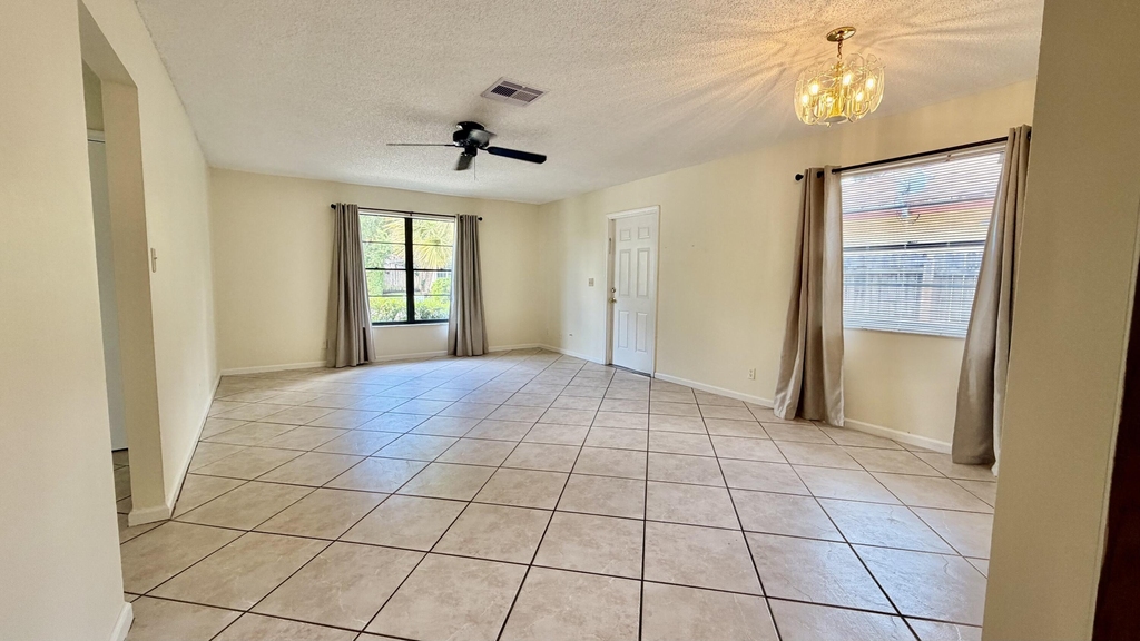 9121 E Highland Pines Drive - Photo 5