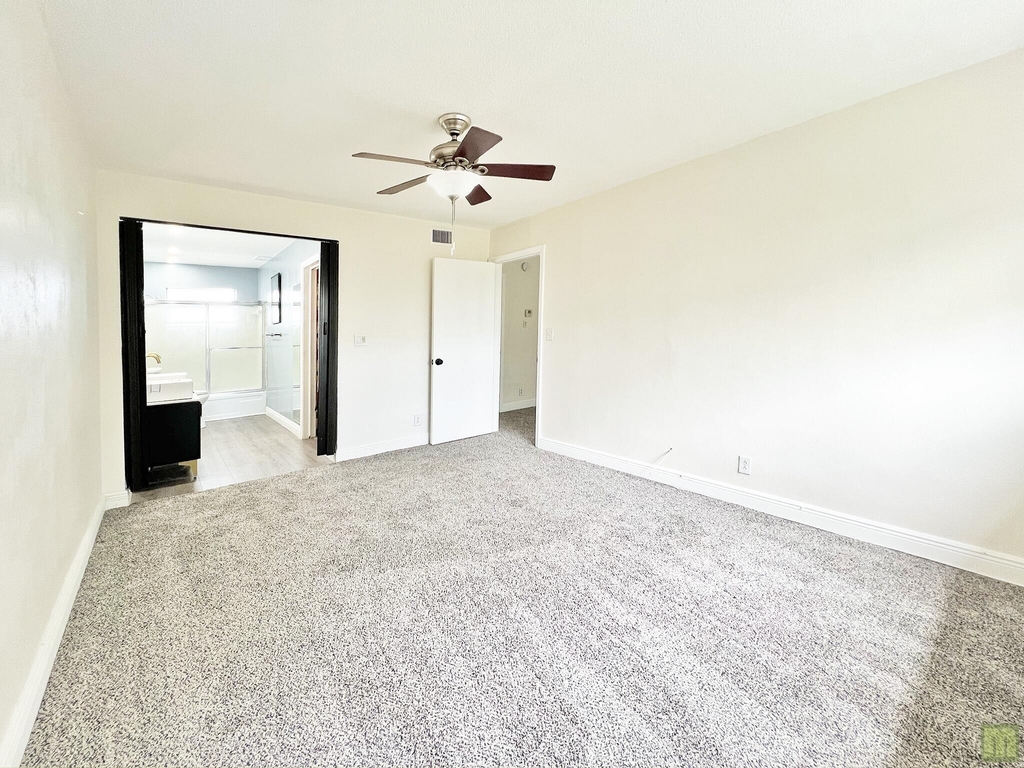1490 Nw 43rd Avenue - Photo 15