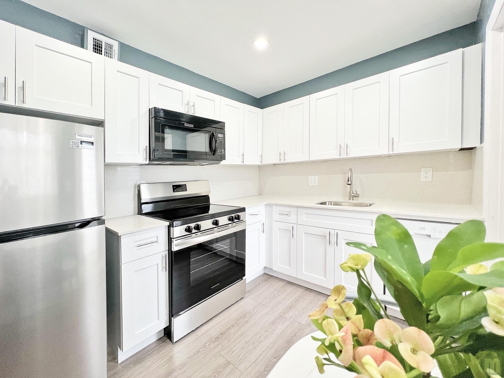 1490 Nw 43rd Avenue - Photo 9