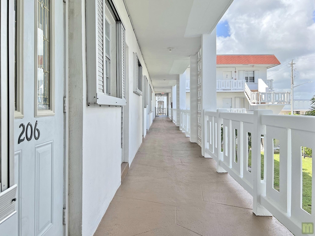 1490 Nw 43rd Avenue - Photo 3