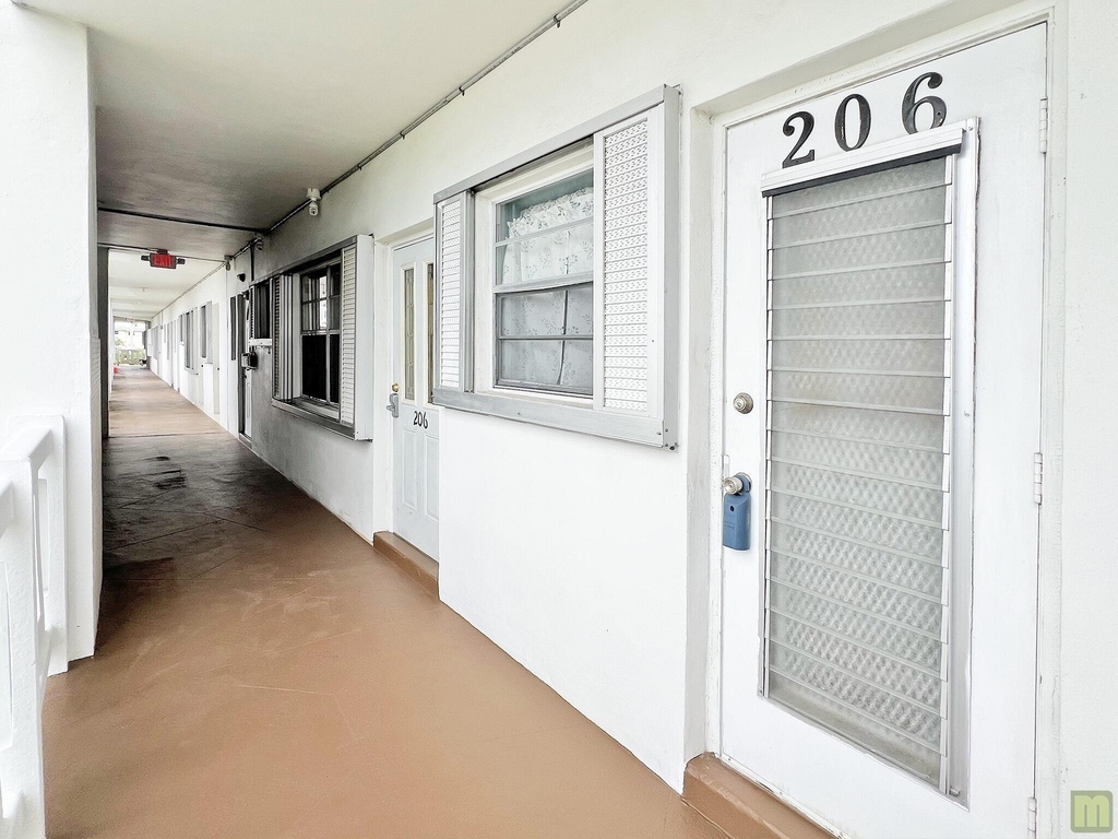 1490 Nw 43rd Avenue - Photo 4
