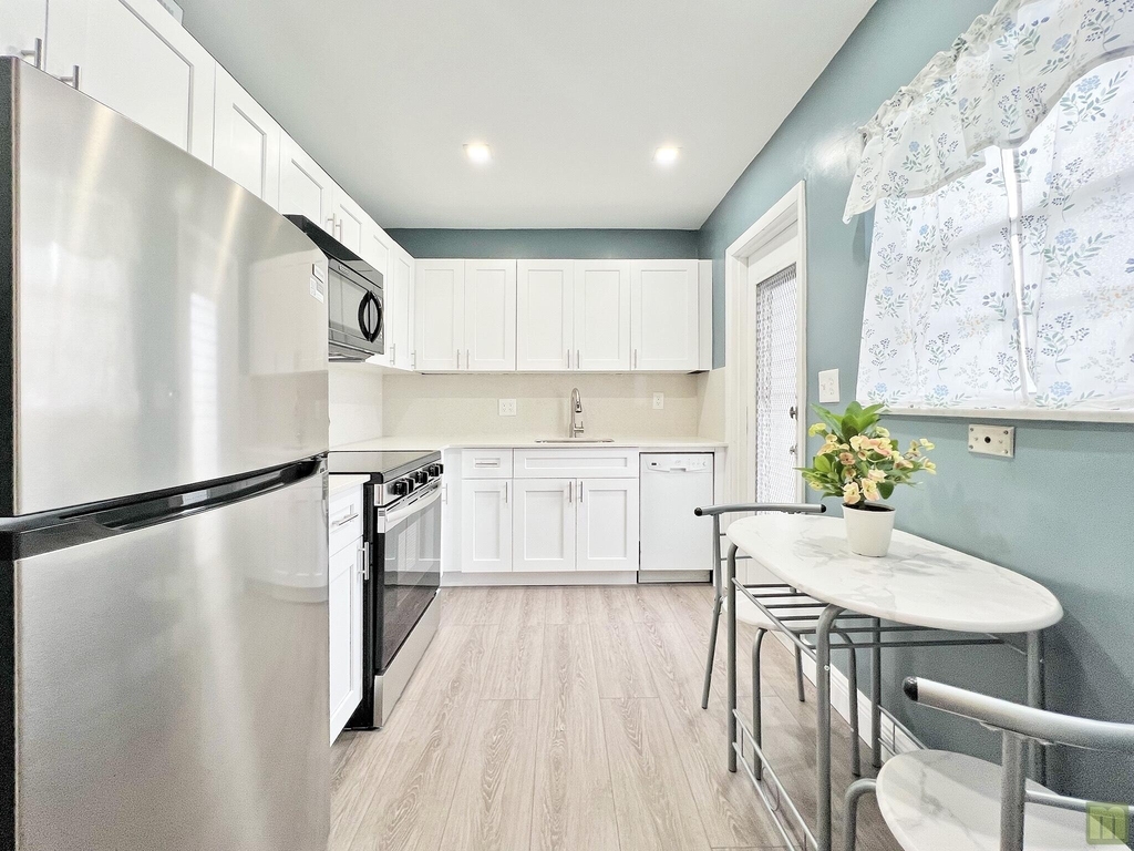 1490 Nw 43rd Avenue - Photo 8
