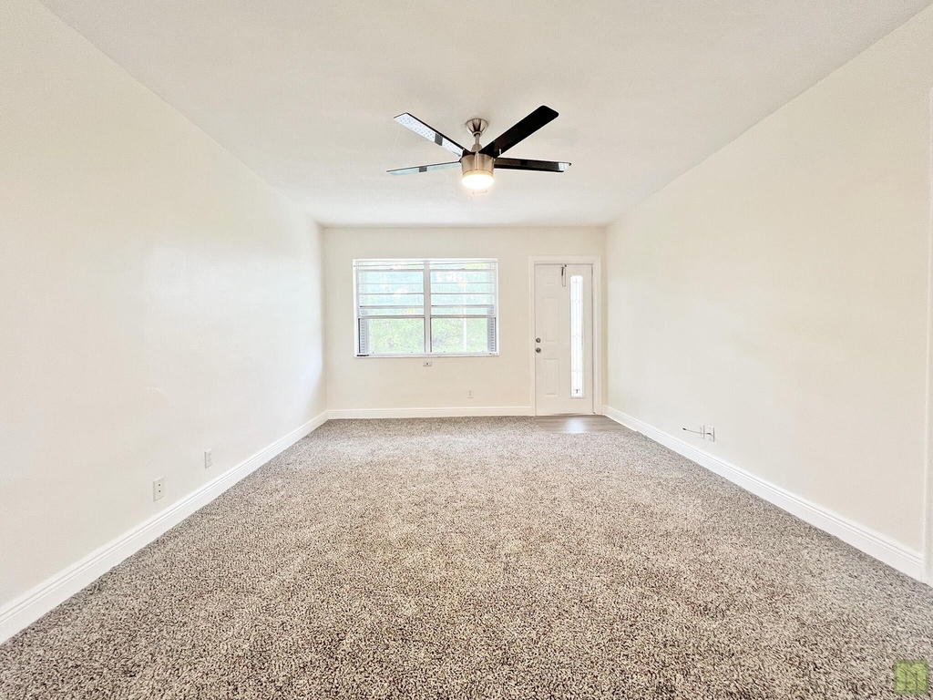 1490 Nw 43rd Avenue - Photo 12