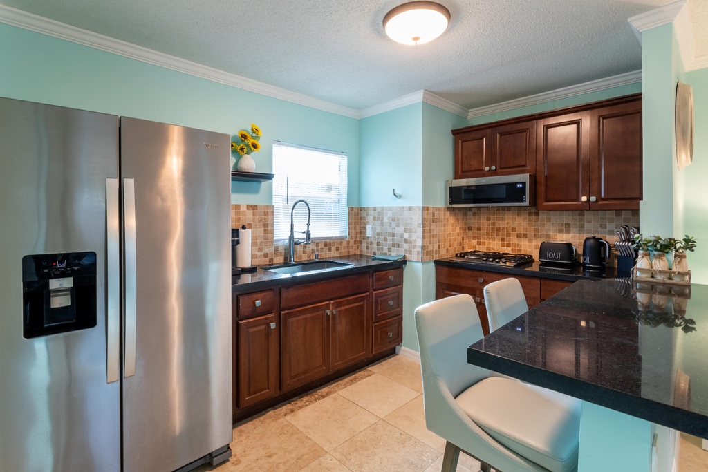 1724 37th Street - Photo 4