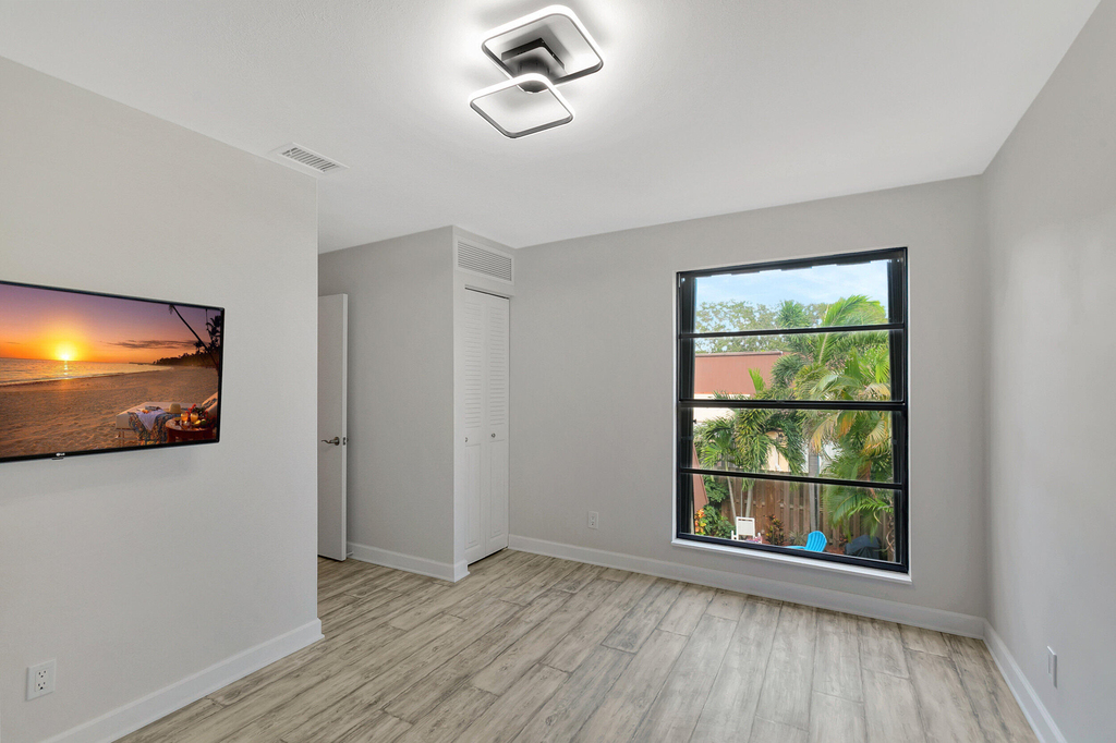 3530 E Gardens East Drive E - Photo 29
