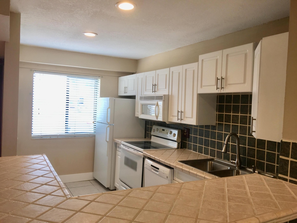 139 Sparrow Drive - Photo 2