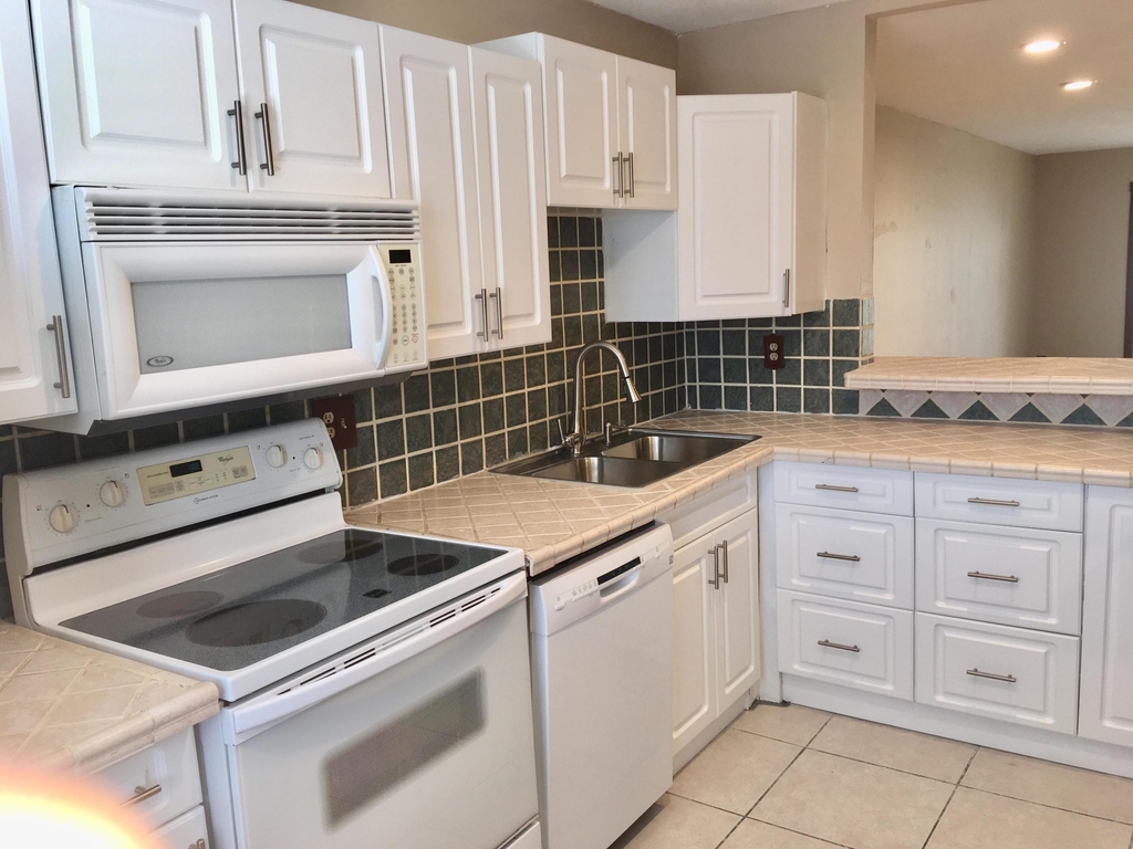 139 Sparrow Drive - Photo 4