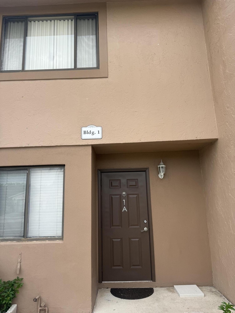 139 Sparrow Drive - Photo 1