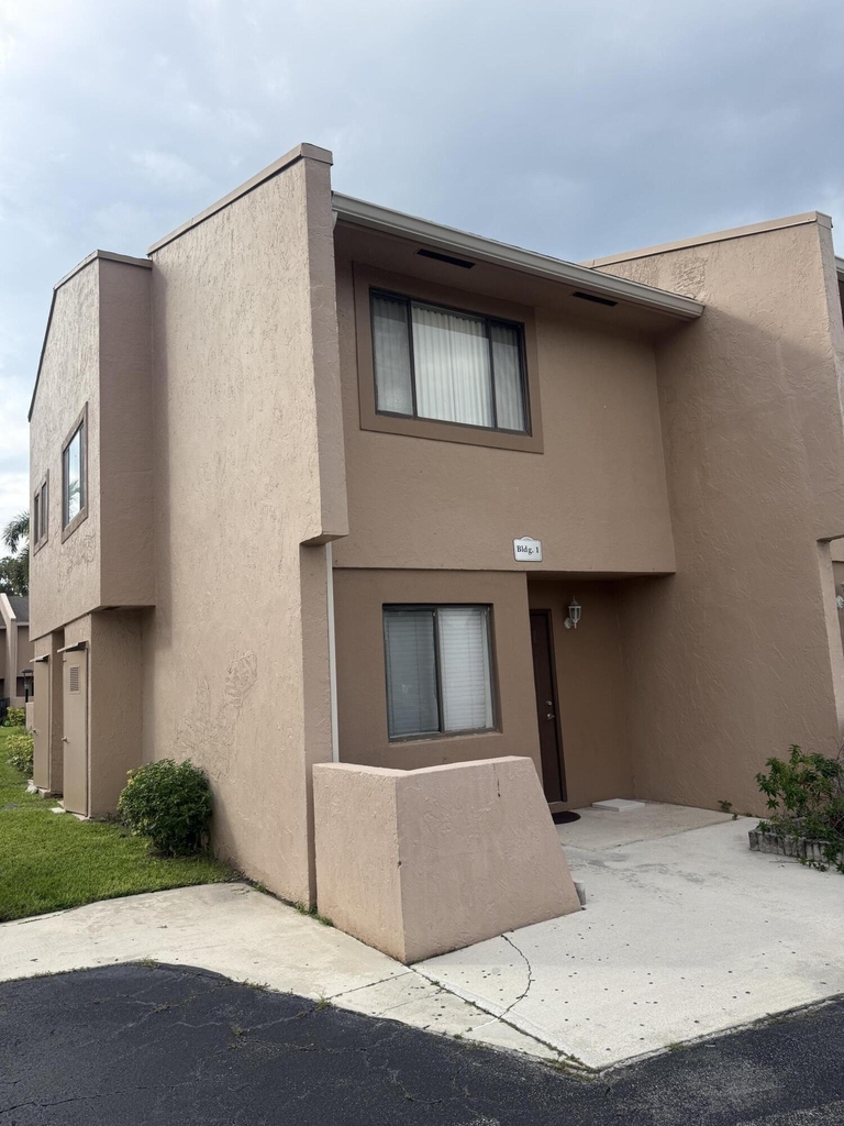 139 Sparrow Drive - Photo 0