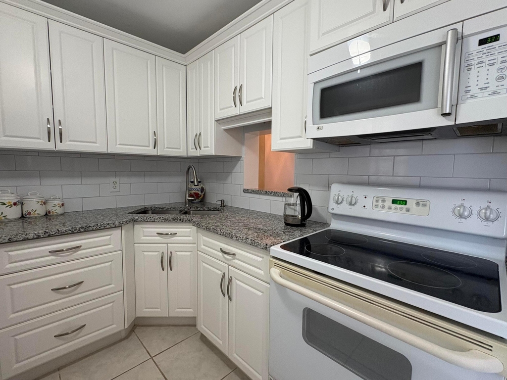 108 Ne 20th Avenue Ne - Photo 3