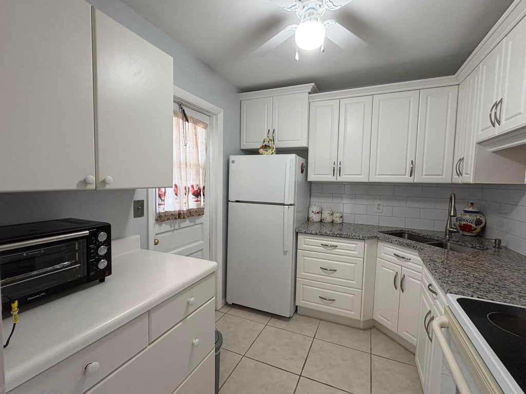 108 Ne 20th Avenue Ne - Photo 0