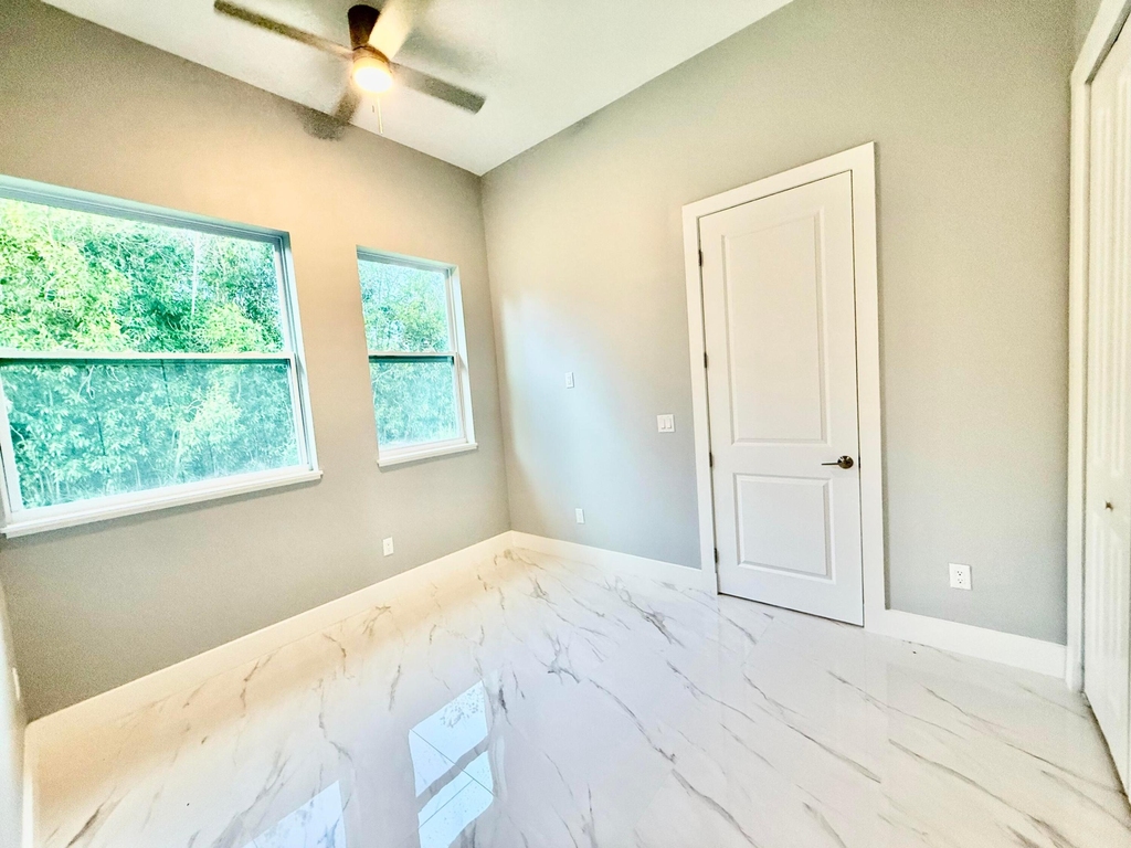 675 Ne Moss Rose Place - Photo 11