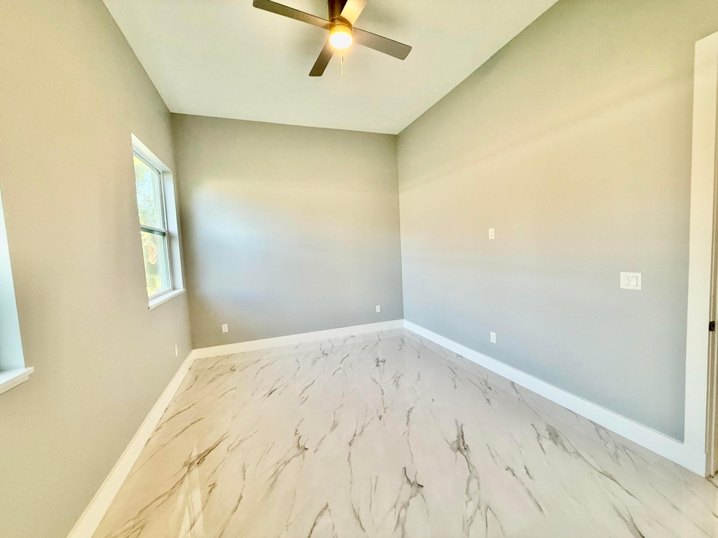 675 Ne Moss Rose Place - Photo 16