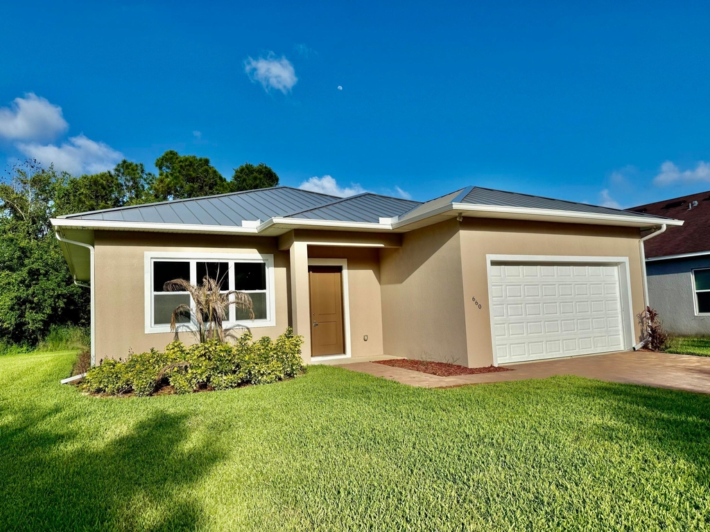660 Ne Moss Rose Place - Photo 2