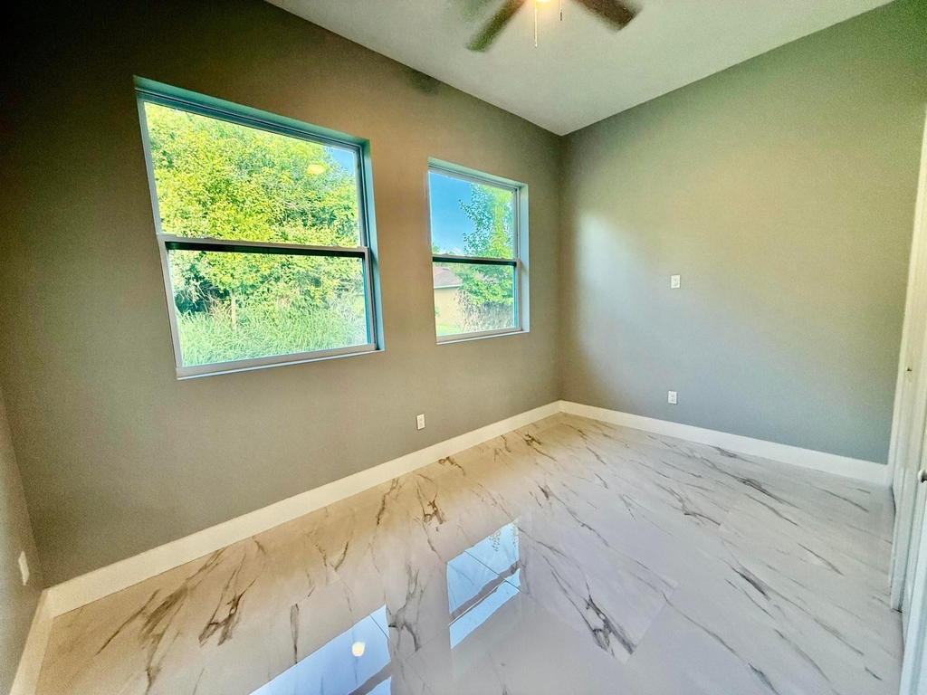 660 Ne Moss Rose Place - Photo 16