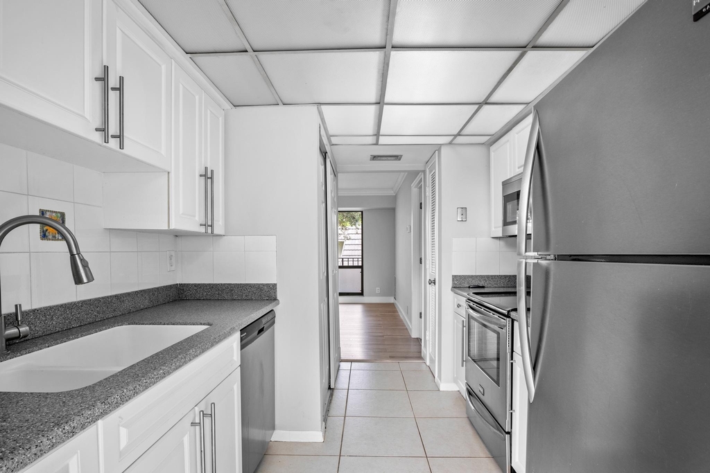 1120 Homewood Boulevard - Photo 6