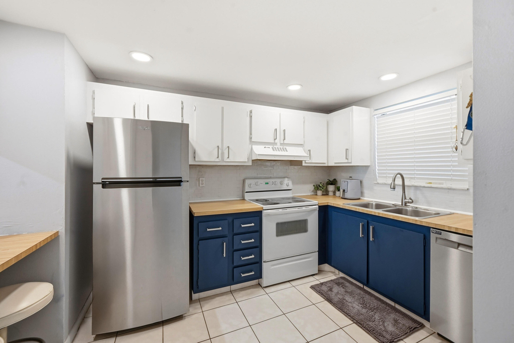 2181 Woolbright Road - Photo 0