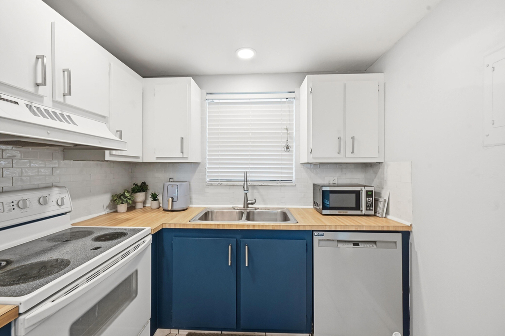 2181 Woolbright Road - Photo 4