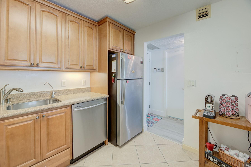 7081 Environ Boulevard - Photo 16