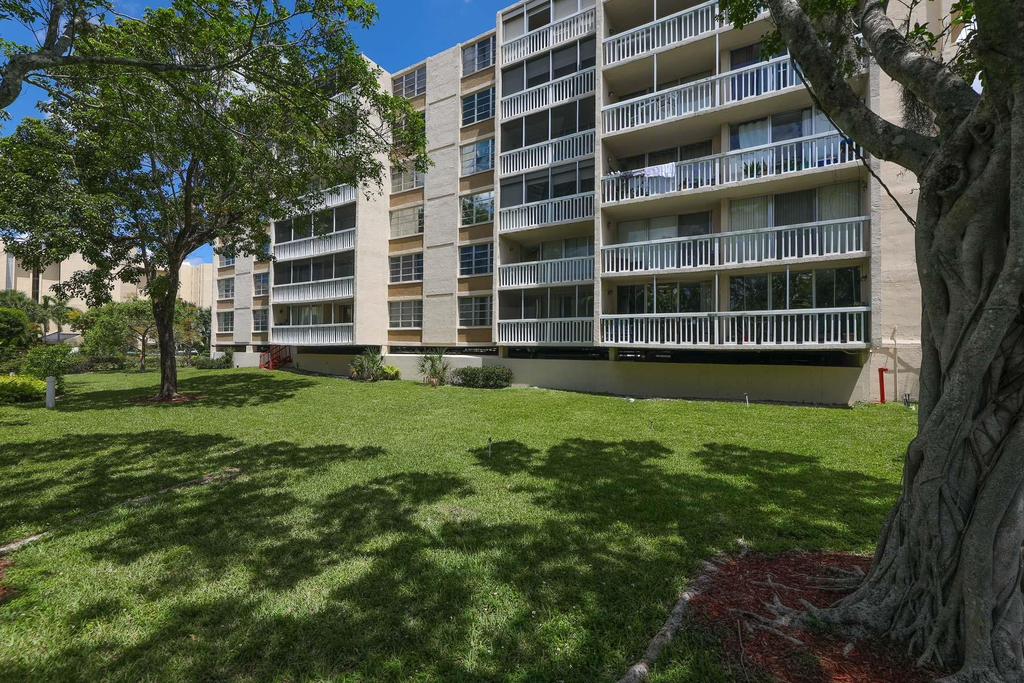 7081 Environ Boulevard - Photo 32