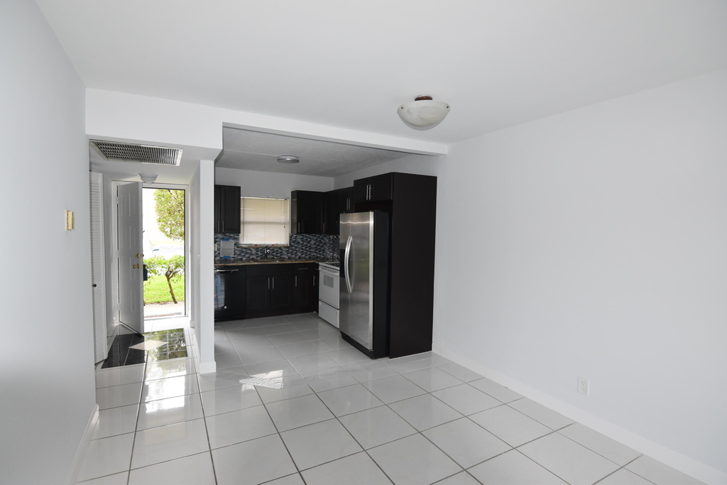 21895 Lake Forest Circle - Photo 3