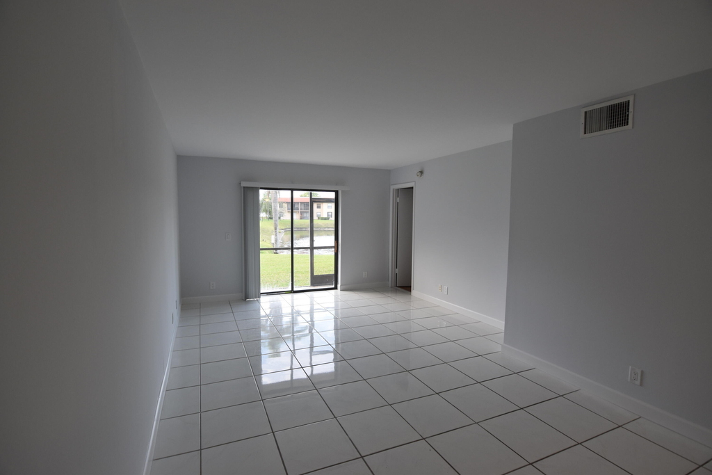 21895 Lake Forest Circle - Photo 4