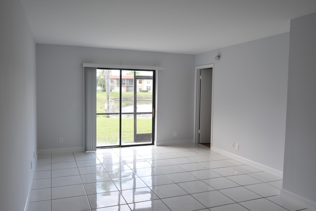 21895 Lake Forest Circle - Photo 5