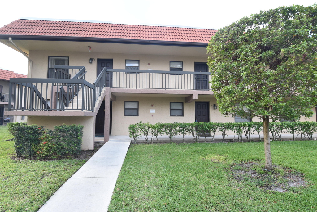21895 Lake Forest Circle - Photo 0
