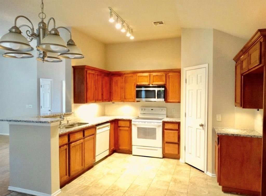 3301 Buckingham Place - Photo 4